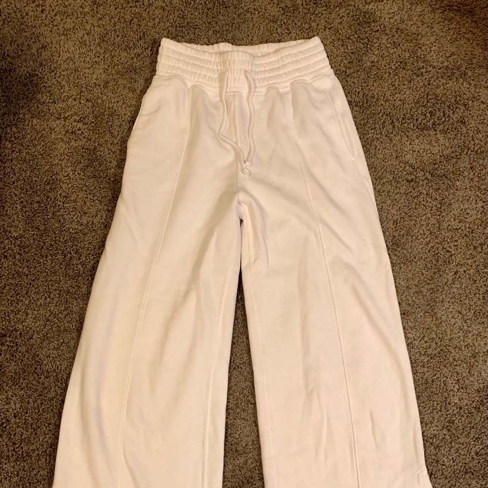 Abercrombie & Fitch wide leg sweatpants. White, with pockets. Size S. Worn once